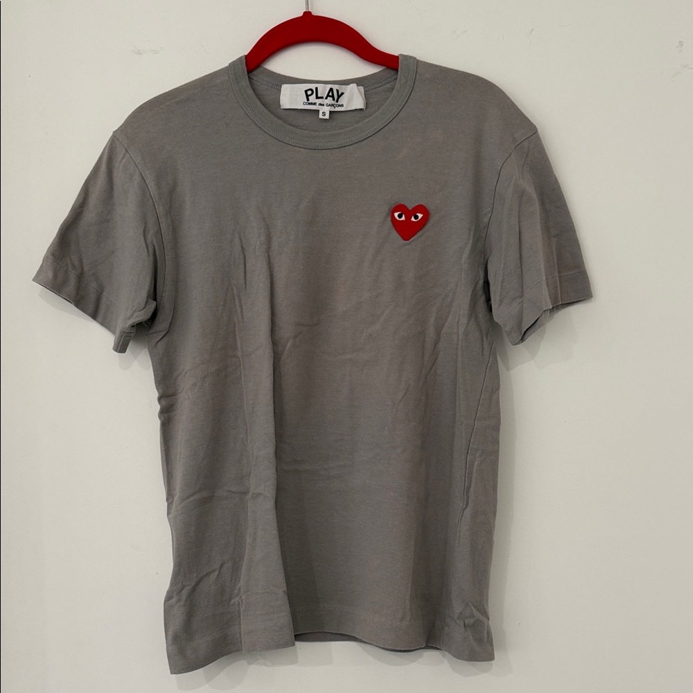 COMME des GARCONS PLAY Gray T-Shirt with Red Heart Logo